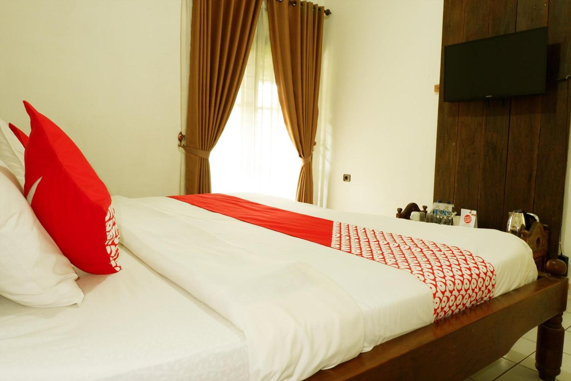 Cemara'S Homestay Бату Экстерьер фото
