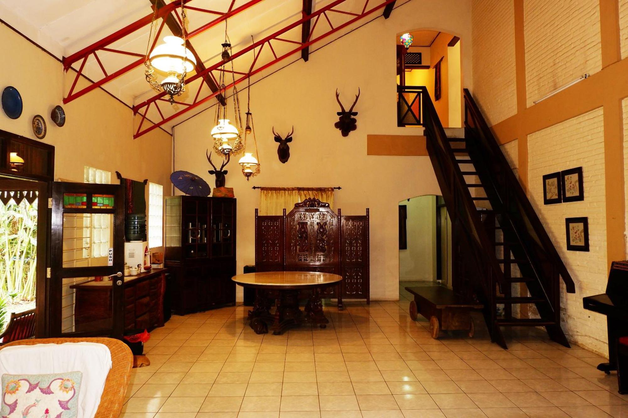 Cemara'S Homestay Бату Экстерьер фото