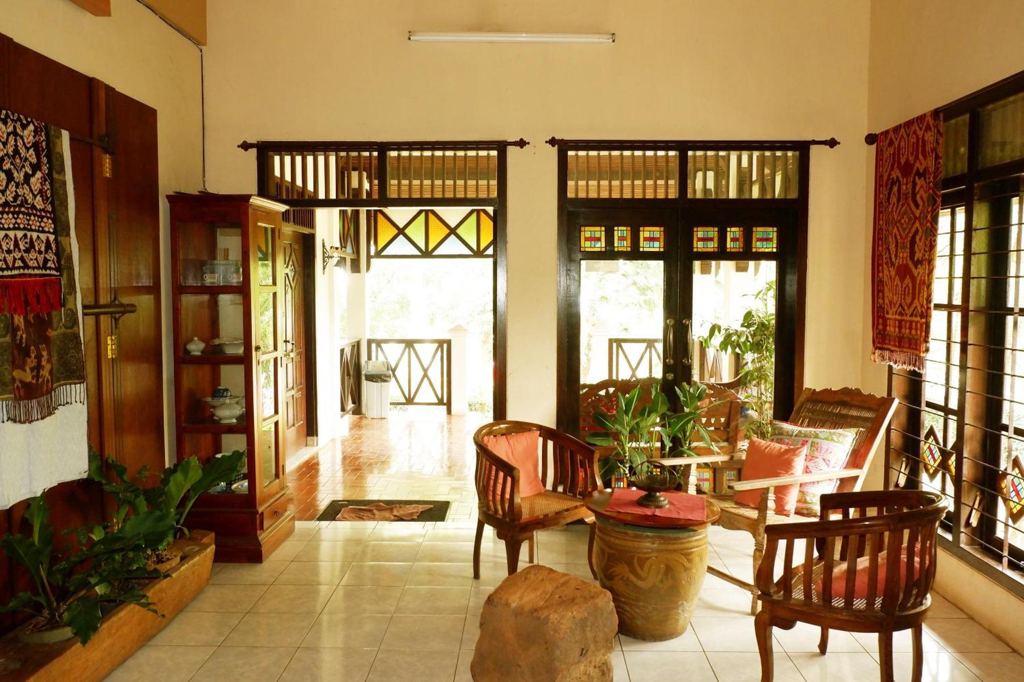 Cemara'S Homestay Бату Экстерьер фото